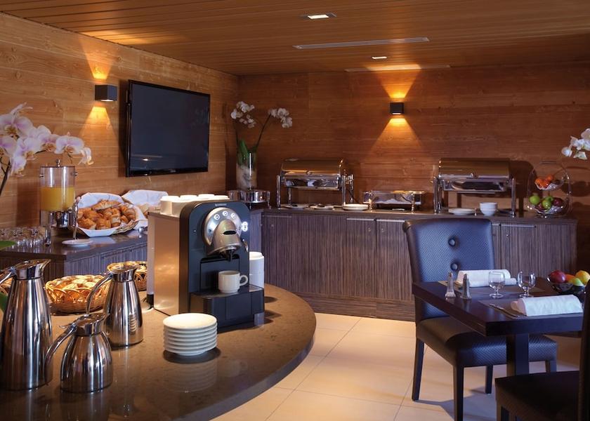 Auvergne-Rhône-Alpes Huez Breakfast buffet