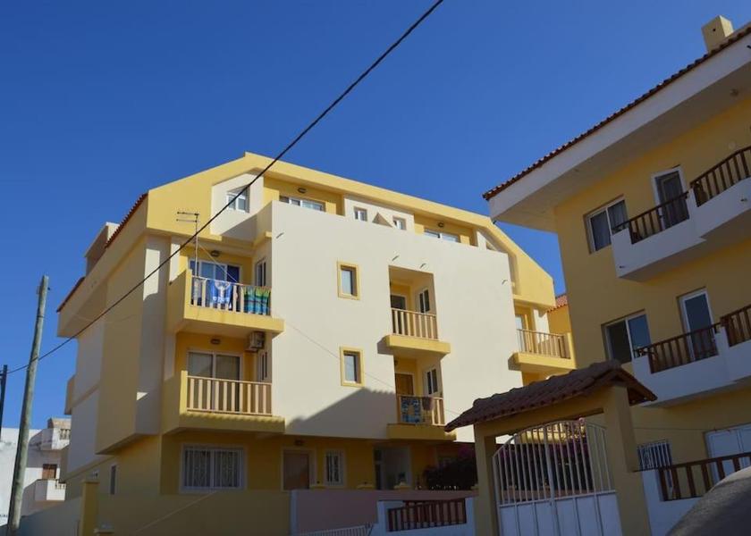  Sal Exterior view
