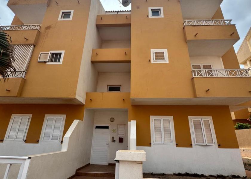  Sal Exterior view