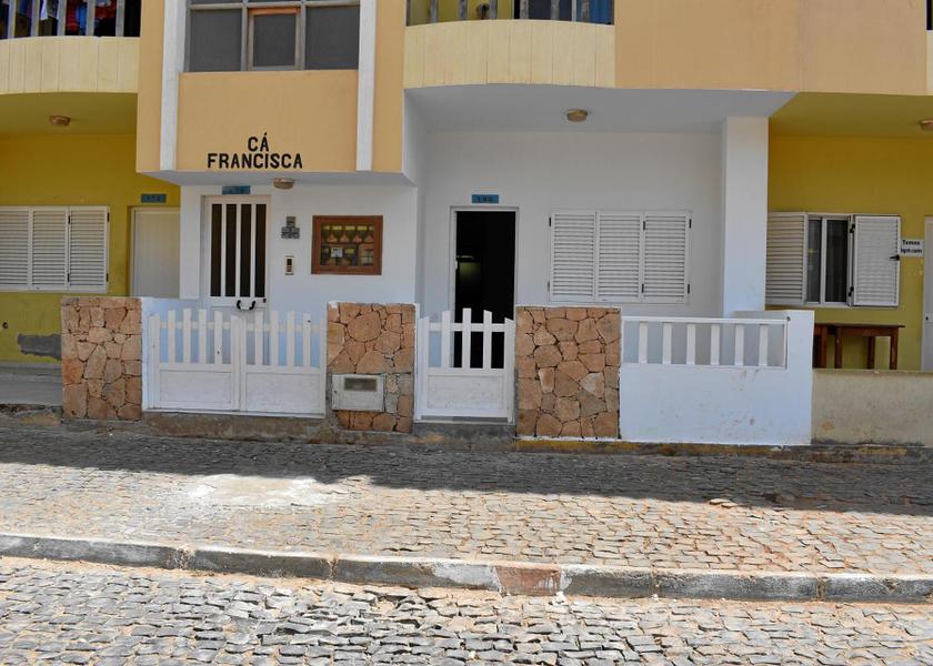  Sal Exterior view