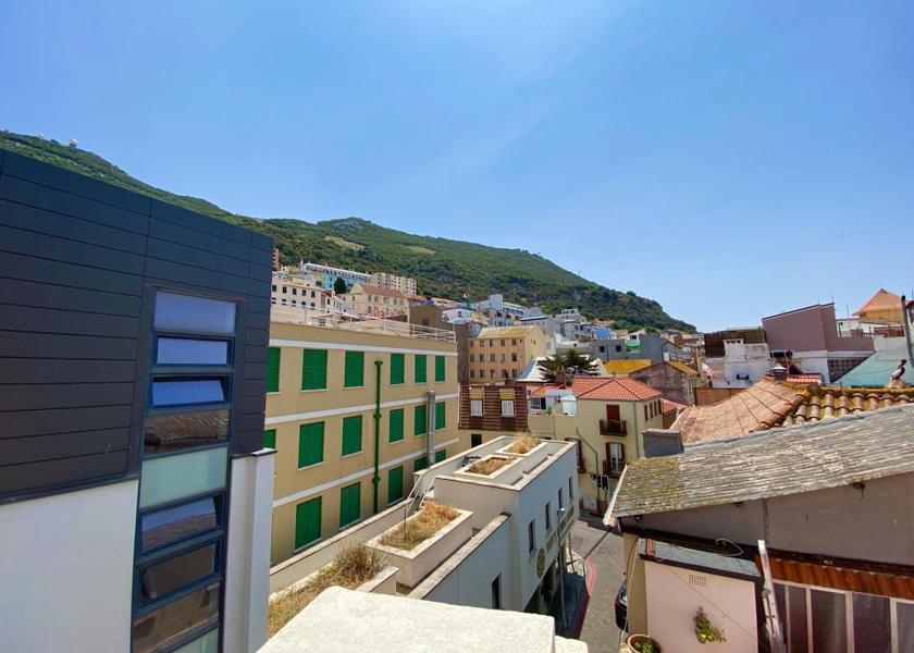  Gibraltar Surrounding environment