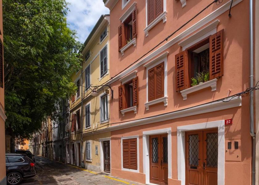  Izola Exterior view