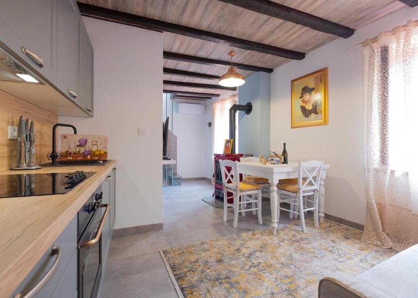  Izola Kitchen