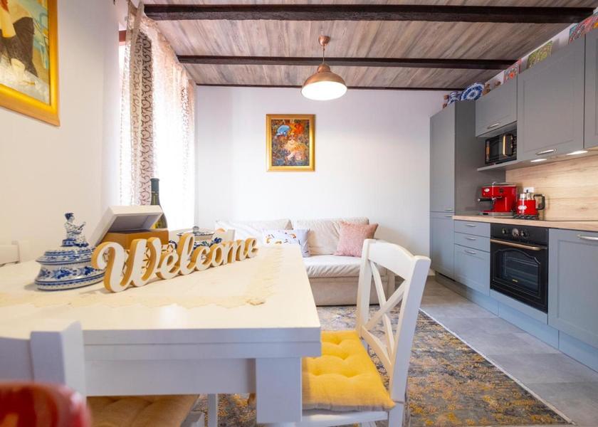  Izola Kitchen