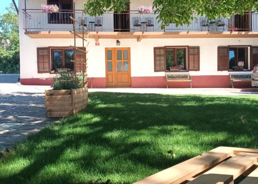  Sezana Exterior view
