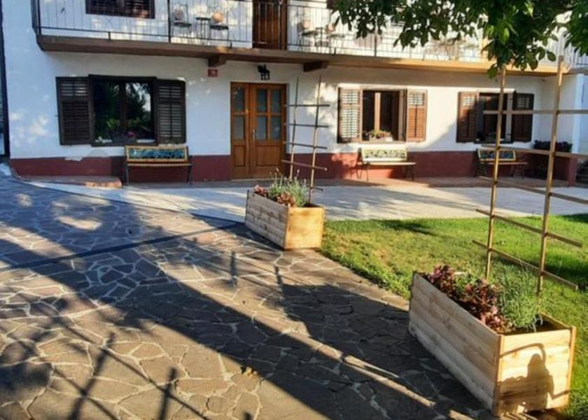 Sezana Exterior view