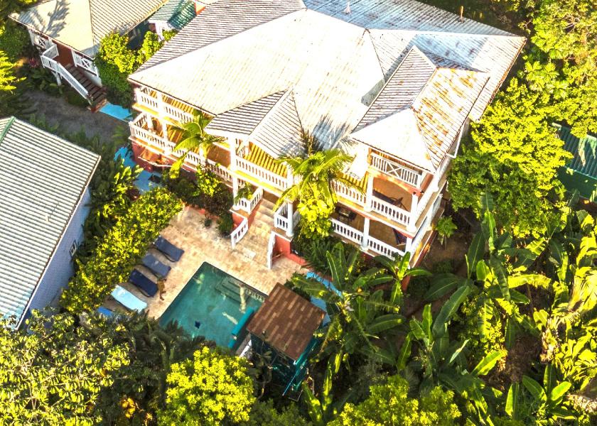 Bay Islands Roatan Surrounding environment
