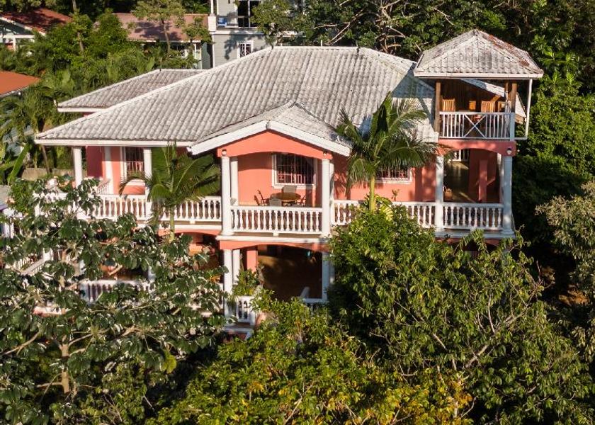 Bay Islands Roatan Surrounding environment