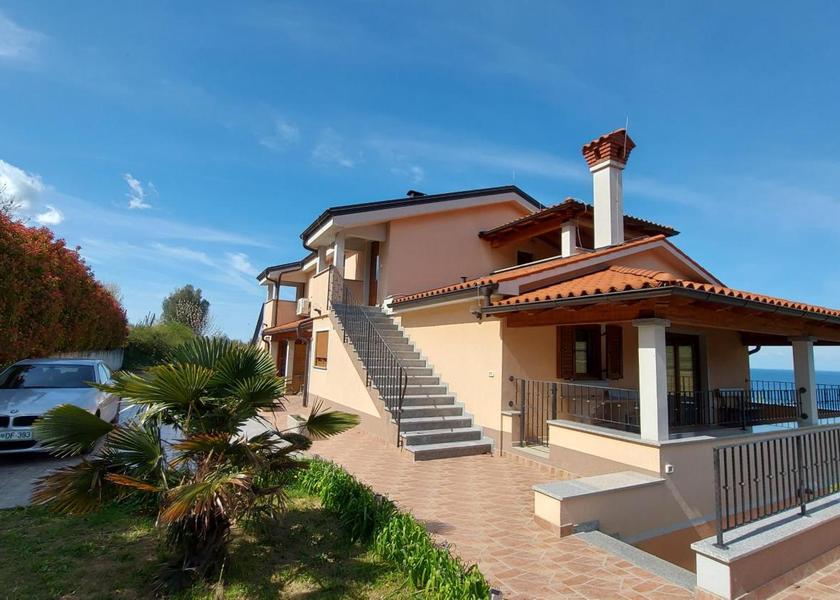  Izola Exterior view