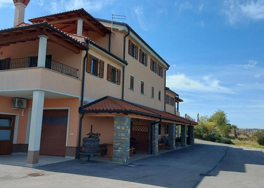  Izola Exterior view