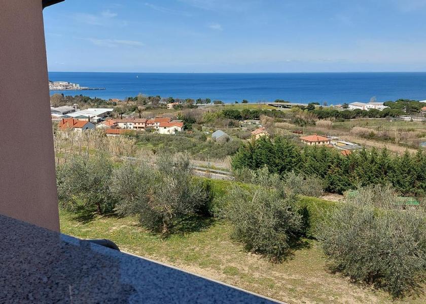  Izola Surrounding environment