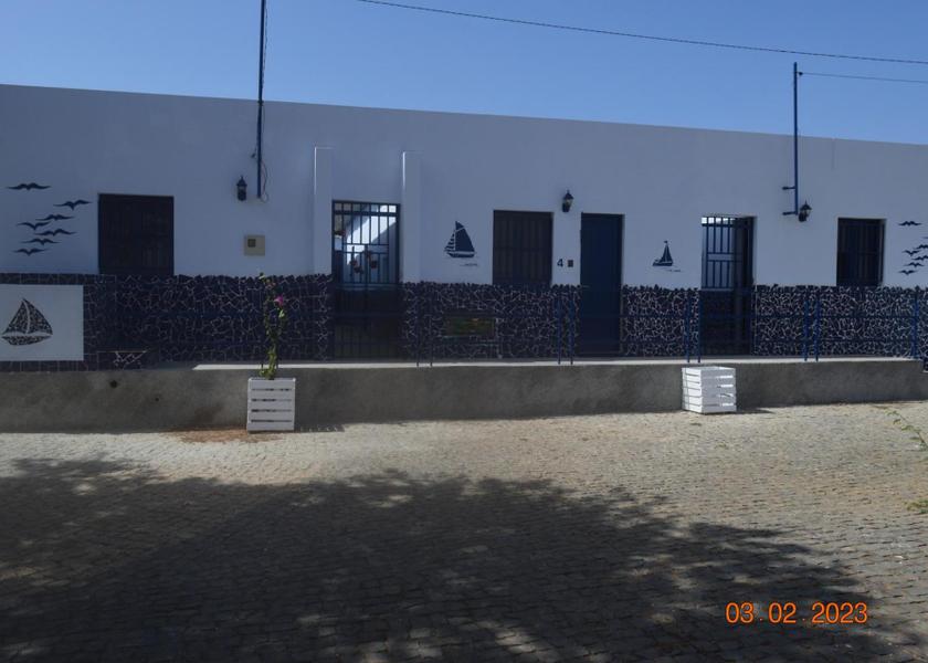  Sal Exterior view