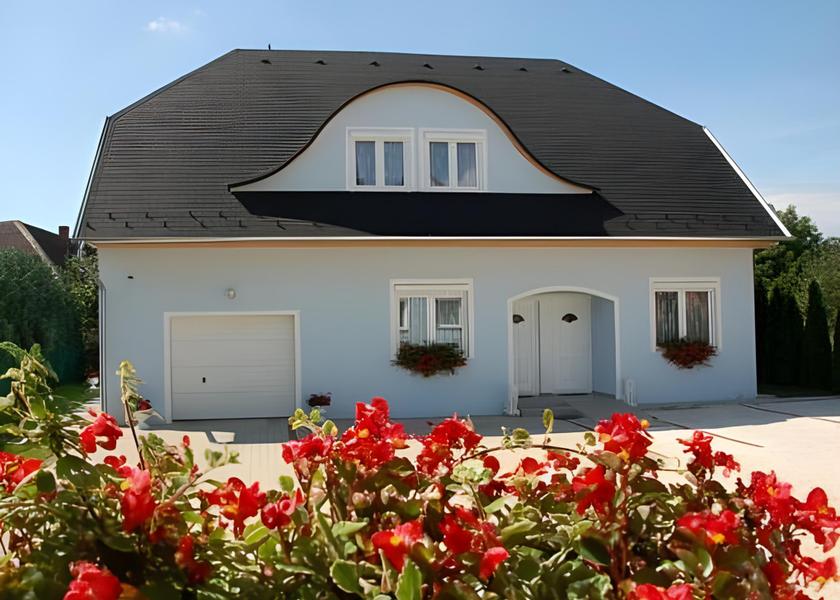 Vas County Buk Exterior view