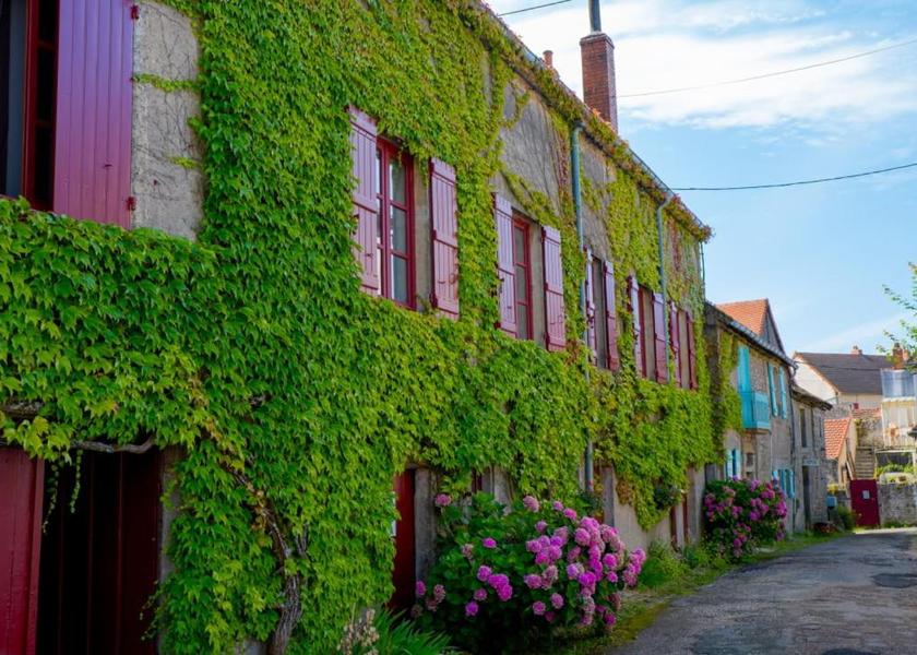 Bourgogne-Franche-Comté Paray-le-Monial Nearby attraction