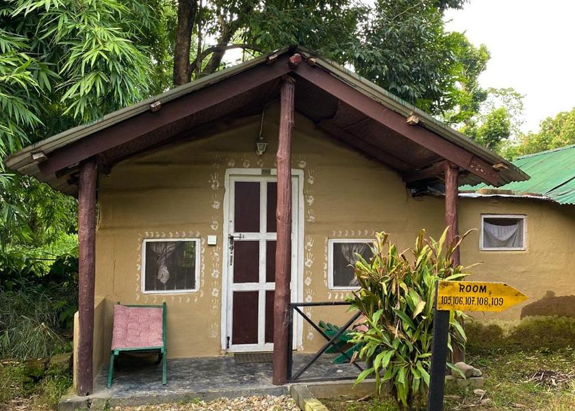 Bagmati Sauraha Hotel Exterior