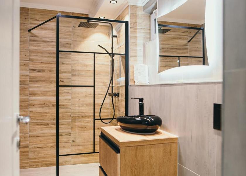 Mehedinti County Drobeta-Turnu Severin Deluxe King Studio