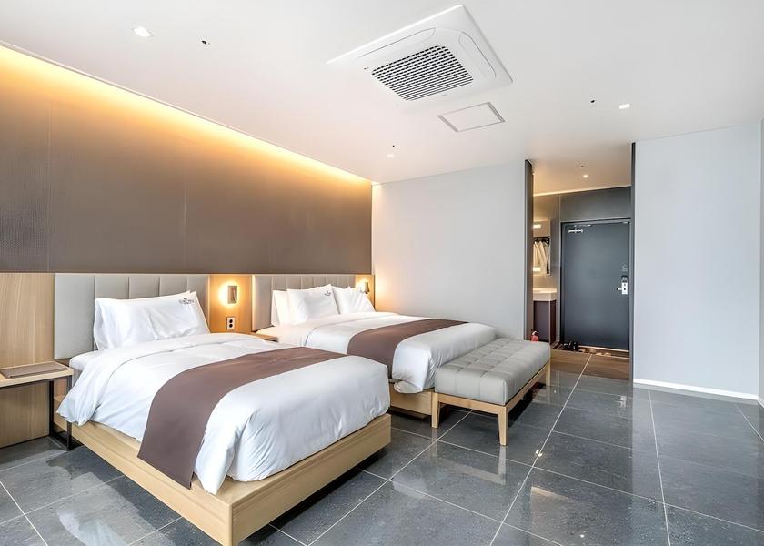 North Gyeongsang Gyeongju C. Deluxe Twin Room - Free Parking/Free WiFi