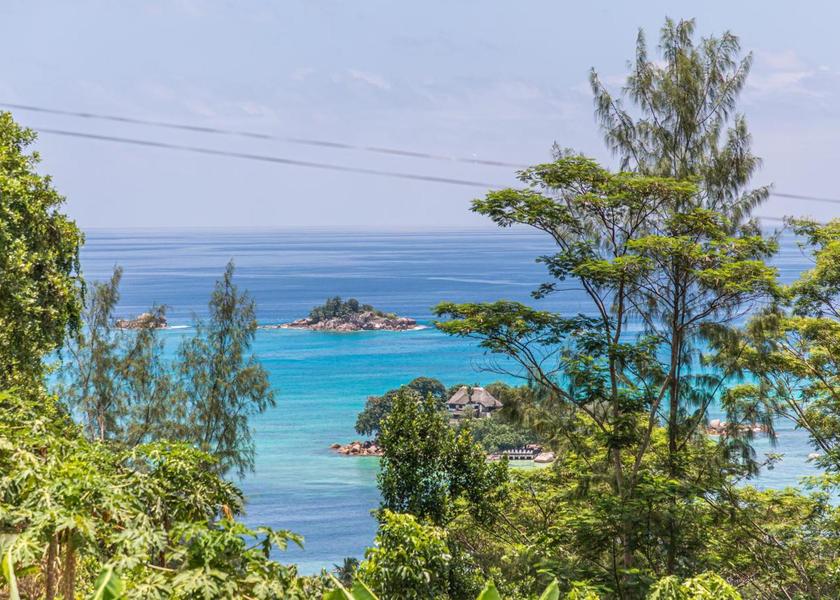  Praslin Island View