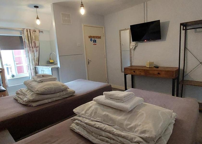 England Southwell Twin Room with Private External Bathroom