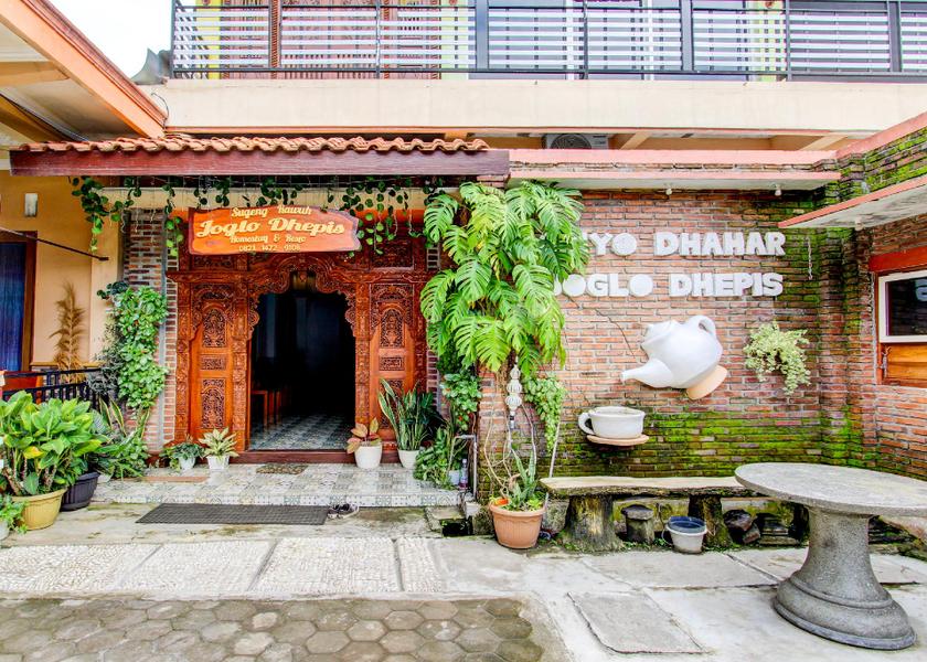 Central Java Borobudur Hotel Exterior