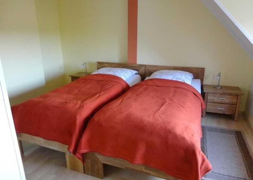 Mecklenburg-West Pomerania Neubrandenburg Two-Bedroom Apartment with Shower 