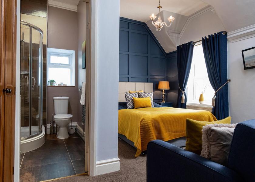 Wales Llandudno King-Superior-Ensuite with Shower-Sea View-Peony