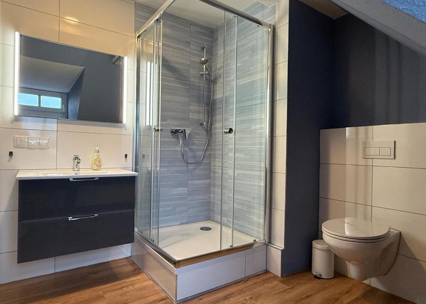 Saxony-Anhalt Dessau-Rosslau Two-Bedroom Apartment with Shower 