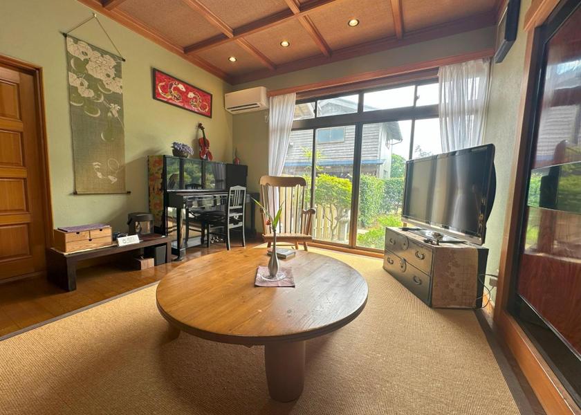Ishikawa Hakusan Shared lounge/TV area