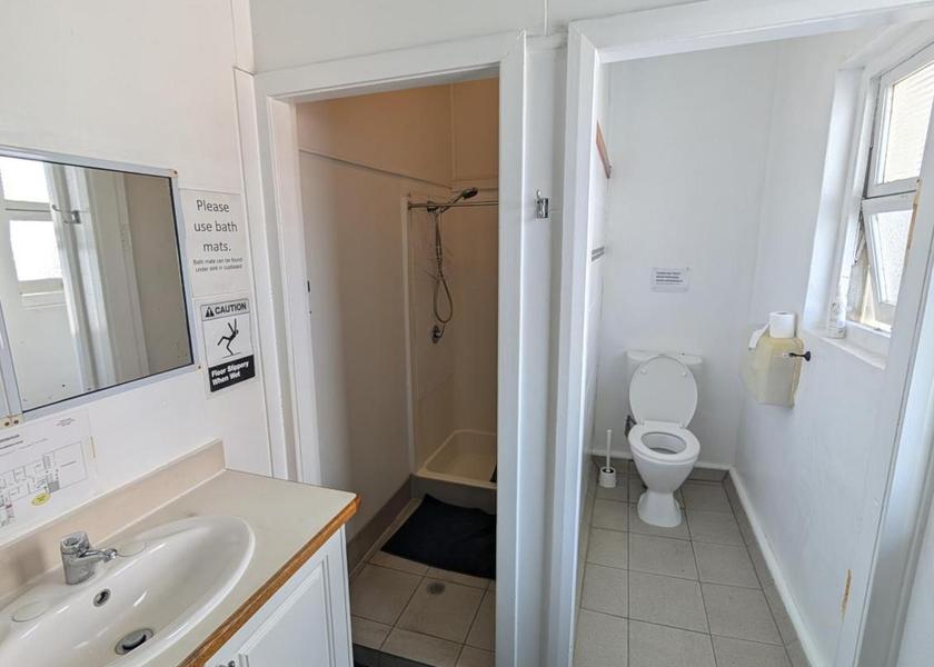 Queensland Gympie Queen Room with Shared Bathroom