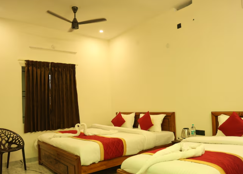 Tamil Nadu Yercaud Family suit with balcony