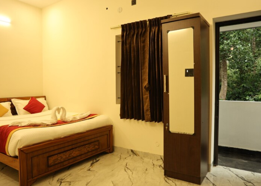 Tamil Nadu Yercaud Executive with balcony