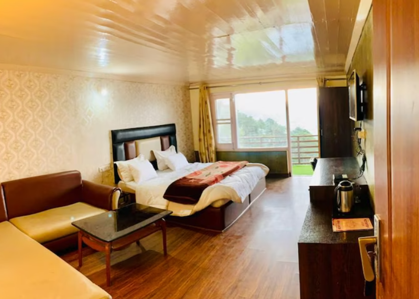 Jammu and Kashmir Patnitop Super Deluxe With Balcony and Mountain View