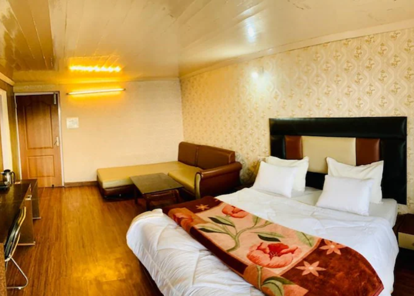 Jammu and Kashmir Patnitop Super Deluxe With Balcony and Mountain View