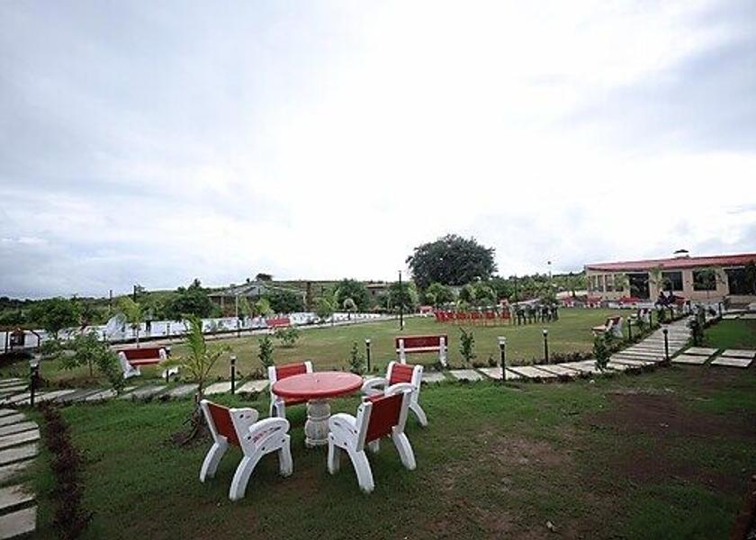 Gujarat Dhari Hotel Exterior