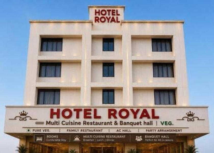 Gujarat Surat Executive Room