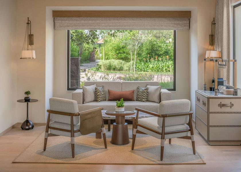 Rajasthan Sawai Madhopur Junior Suite King with Private Garden, Livingroom