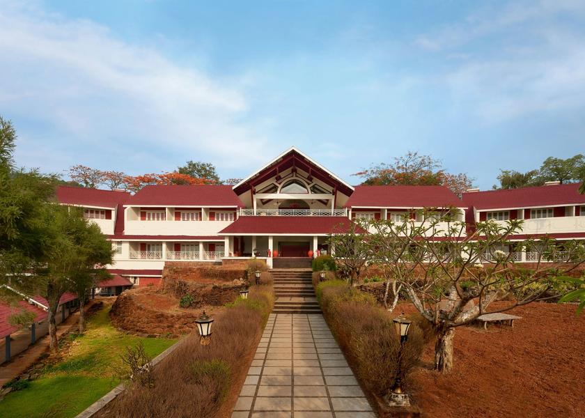 Maharashtra Chiplun Façade - Day