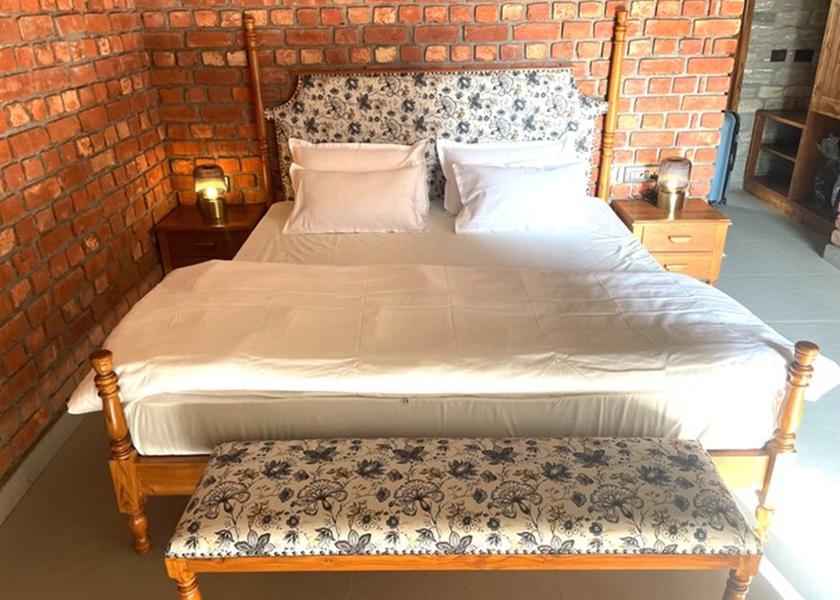 Uttarakhand Guptkashi Luxury Room with Private Balcony & Mountain View