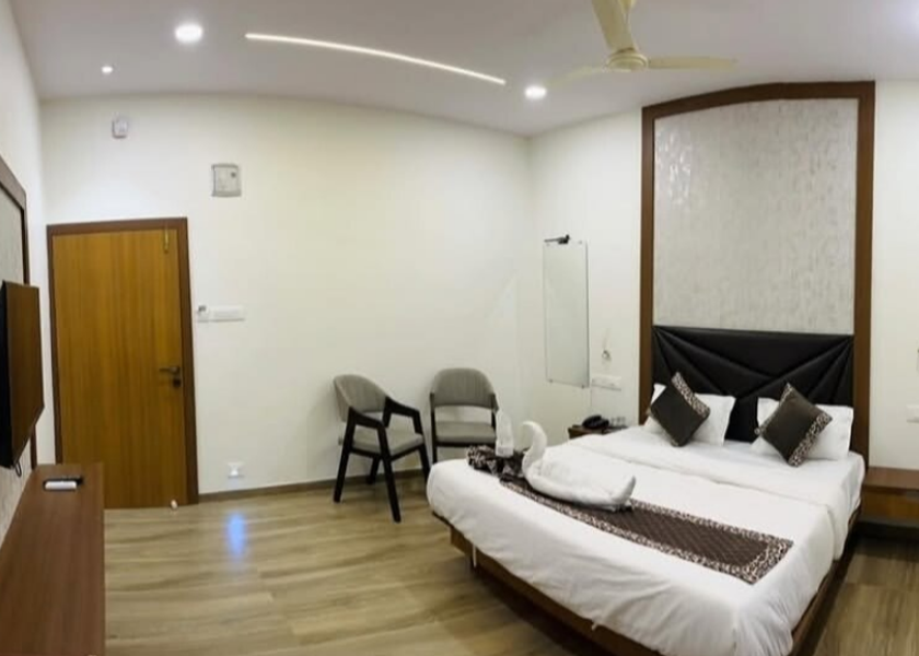 Maharashtra Jalgaon deluxe room