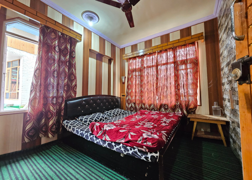 Jammu and Kashmir Srinagar Deluxe Room