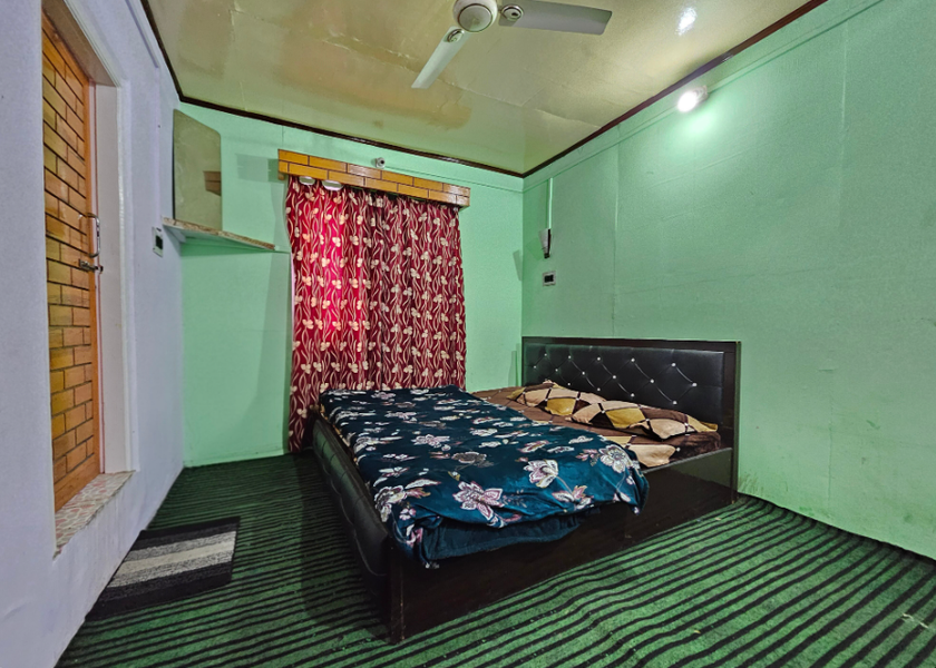 Jammu and Kashmir Srinagar Deluxe Room
