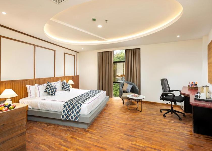 Kerala Kozhikode Deluxe King Room