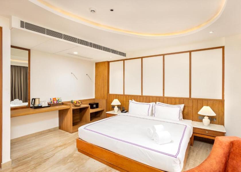 Kerala Kozhikode Deluxe King Room