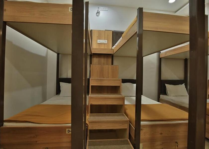 Gujarat Surat Lower Bed - AC Dormitory (Male Only)