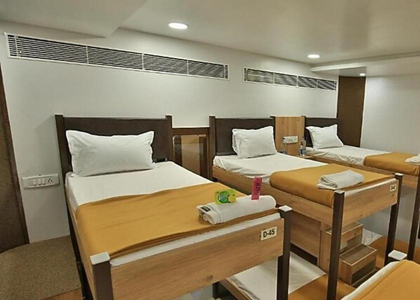 Gujarat Surat Lower Bed - AC Dormitory (Male Only)