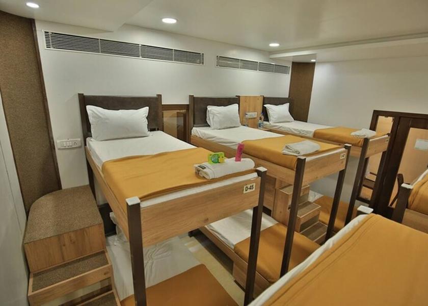 Gujarat Surat Lower Bed - AC Dormitory (Male Only)