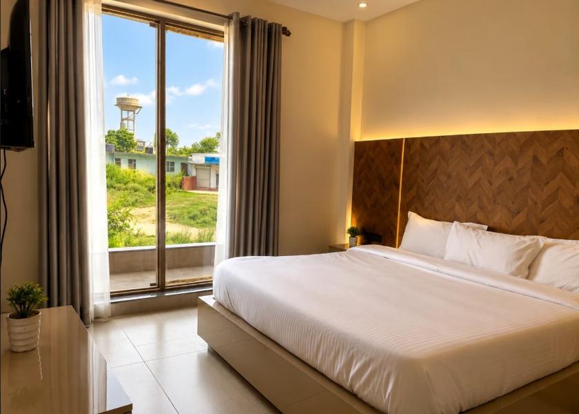 Himachal Pradesh Baddi Deluxe Hill View Room with Balcony