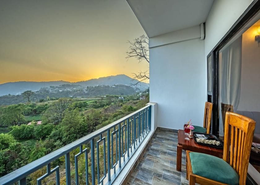 Uttarakhand Bhimtal Hotel Exterior