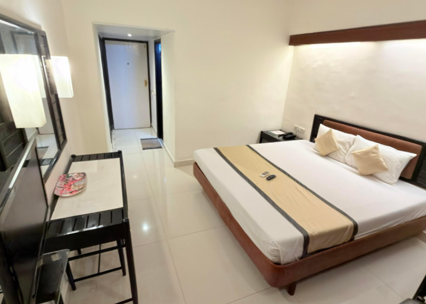 Maharashtra Navi Mumbai Deluxe AC Room