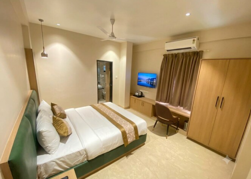 Maharashtra Solapur Deluxe King Bed Room
